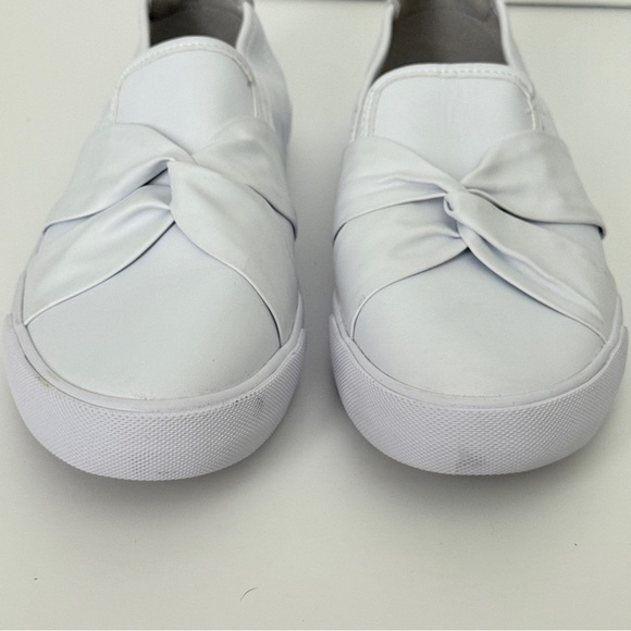 G by Guess Odelia Front Twist White Slip On Shoe Size 8.5M - Picture 6 of 9